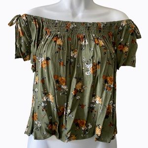 EMTE Off-the-Shoulder Blouse